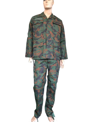 Funktionale BDU-Militäruniform in Woodland-Tarnmuster für Kampf und Outdoor-Aktivitäten