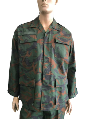 Funktionale BDU-Militäruniform in Woodland-Tarnmuster für Kampf und Outdoor-Aktivitäten