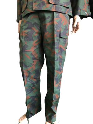 Funktionale BDU-Militäruniform in Woodland-Tarnmuster für Kampf und Outdoor-Aktivitäten