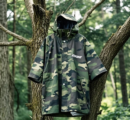 Polyester Regenponcho im Militärstil für Sicherheitskräfte, wasserdichter taktischer Regenmantel für Herren